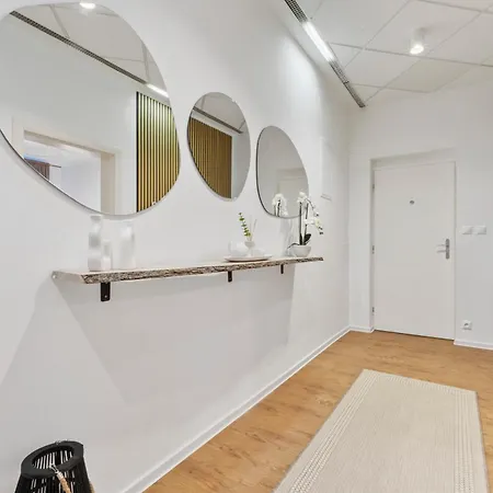 Luxe Living At Old Town Center Apartament