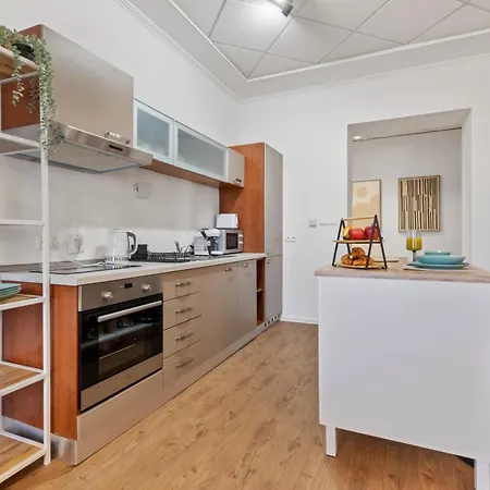 Luxe Living At Old Town Center Bratysława