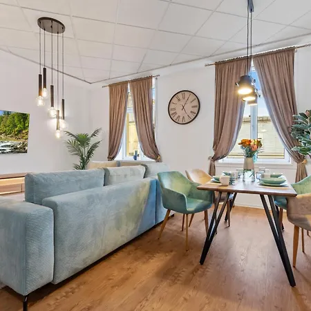 Luxe Living At Old Town Center Apartament *