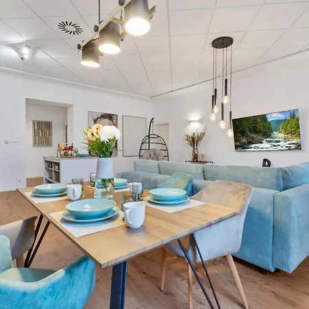 Luxe Living At Old Town Center Bratysława