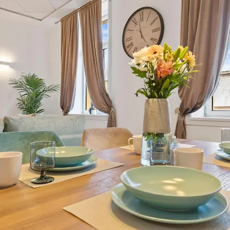 Luxe Living At Old Town Center Apartament *