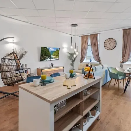 Luxe Living At Old Town Center Apartmán *