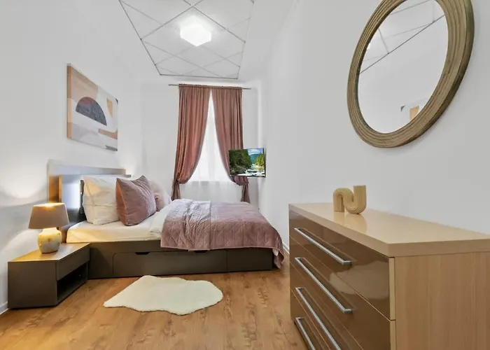 Luxe Living At Old Town Center Apartament *