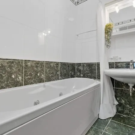 Luxe Living At Old Town Center * ブラチスラヴァ