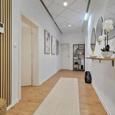 Luxe Living At Old Town Center ブラチスラヴァ