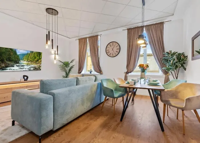 Luxe Living At Old Town Center *